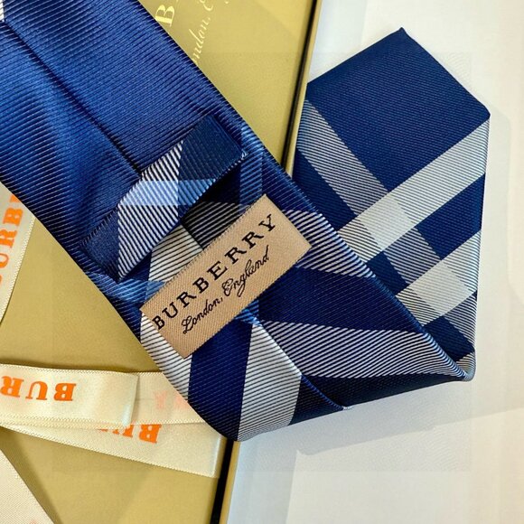 Burberry Men's Tie - Picture 2 of 4